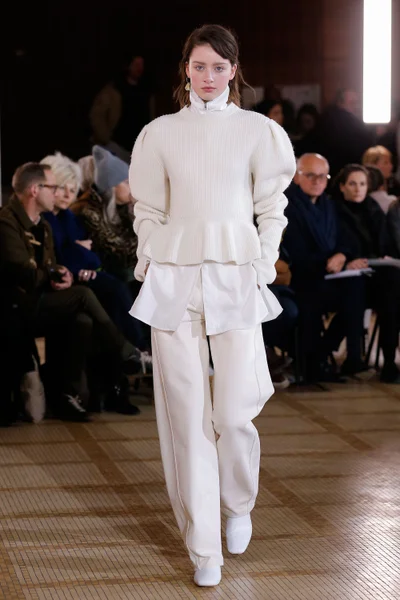 Look 18